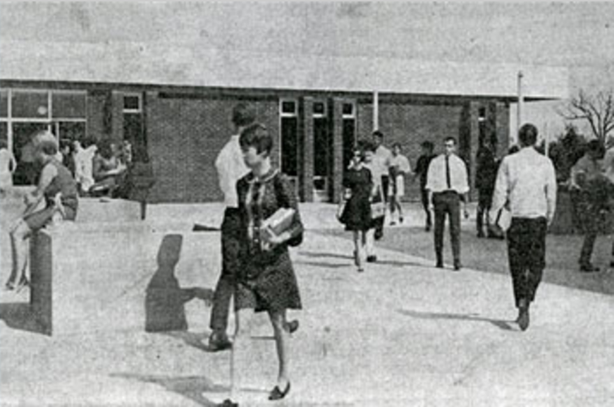 Students on the Stone Ridge Campus on Opening Day, 1967