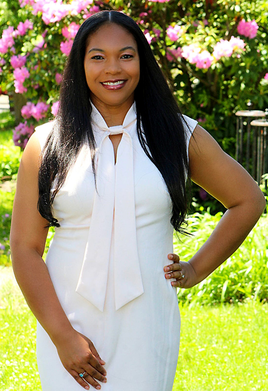 latoya posing for a photo outside